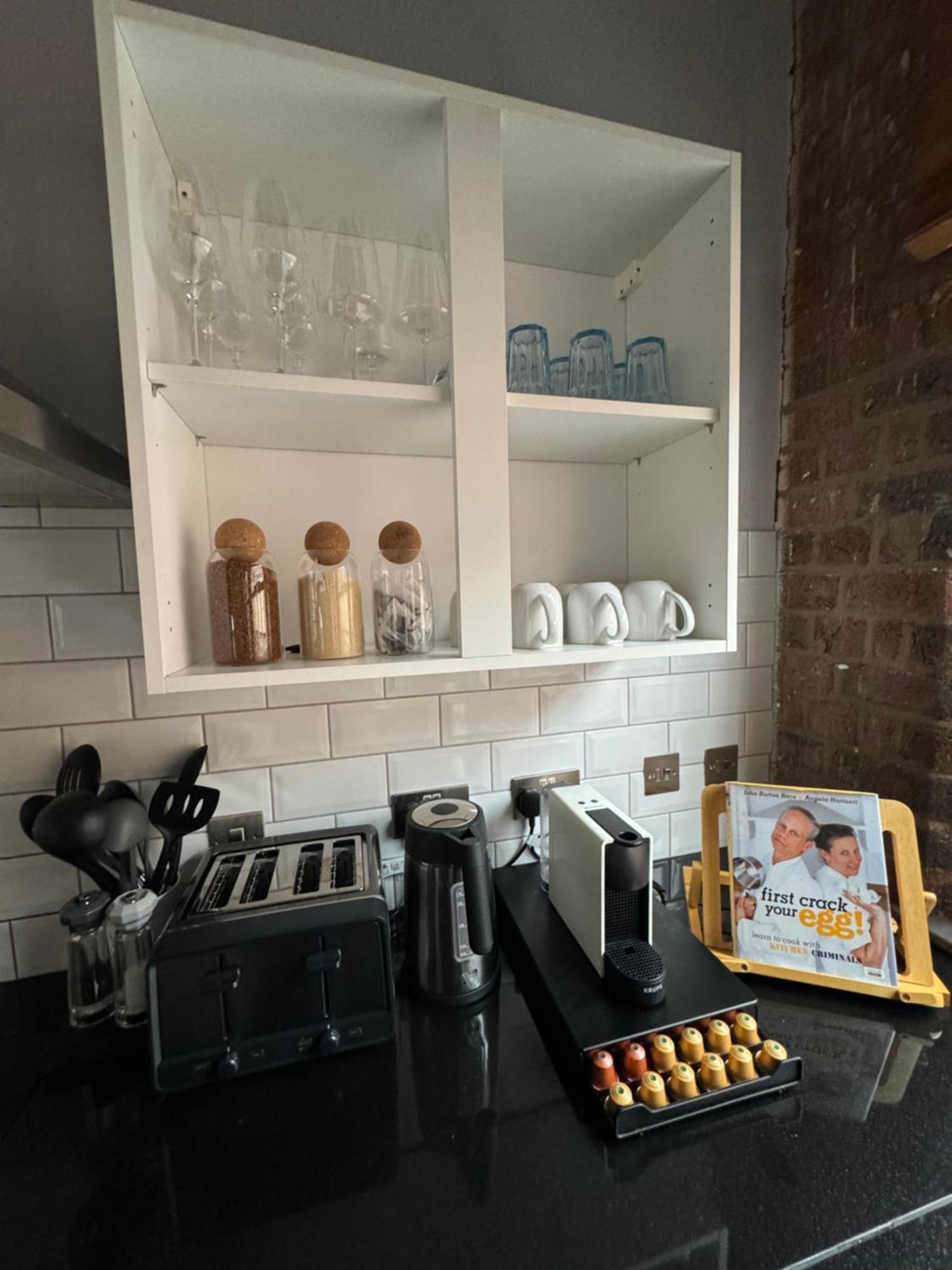 High End Luxury Townhouse In Jq, 4 Bedrooms, Flat Screen Tv In Rooms, Free Parking, Near Centre Deposit Required Holiday home Birmingham