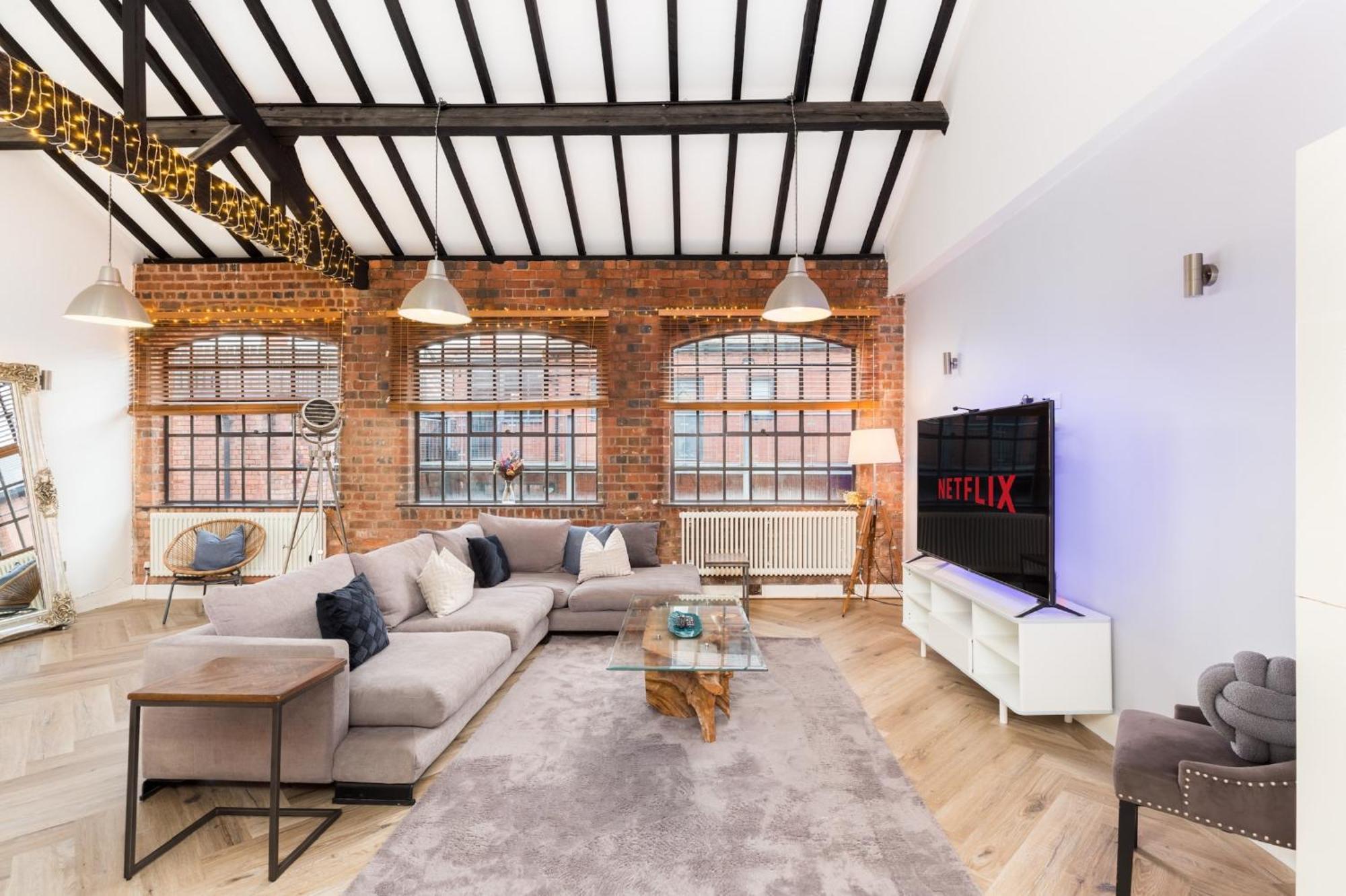 High End Luxury Townhouse In Jq, 4 Bedrooms, Flat Screen Tv In Rooms, Free Parking, Near Centre Deposit Required Birmingam