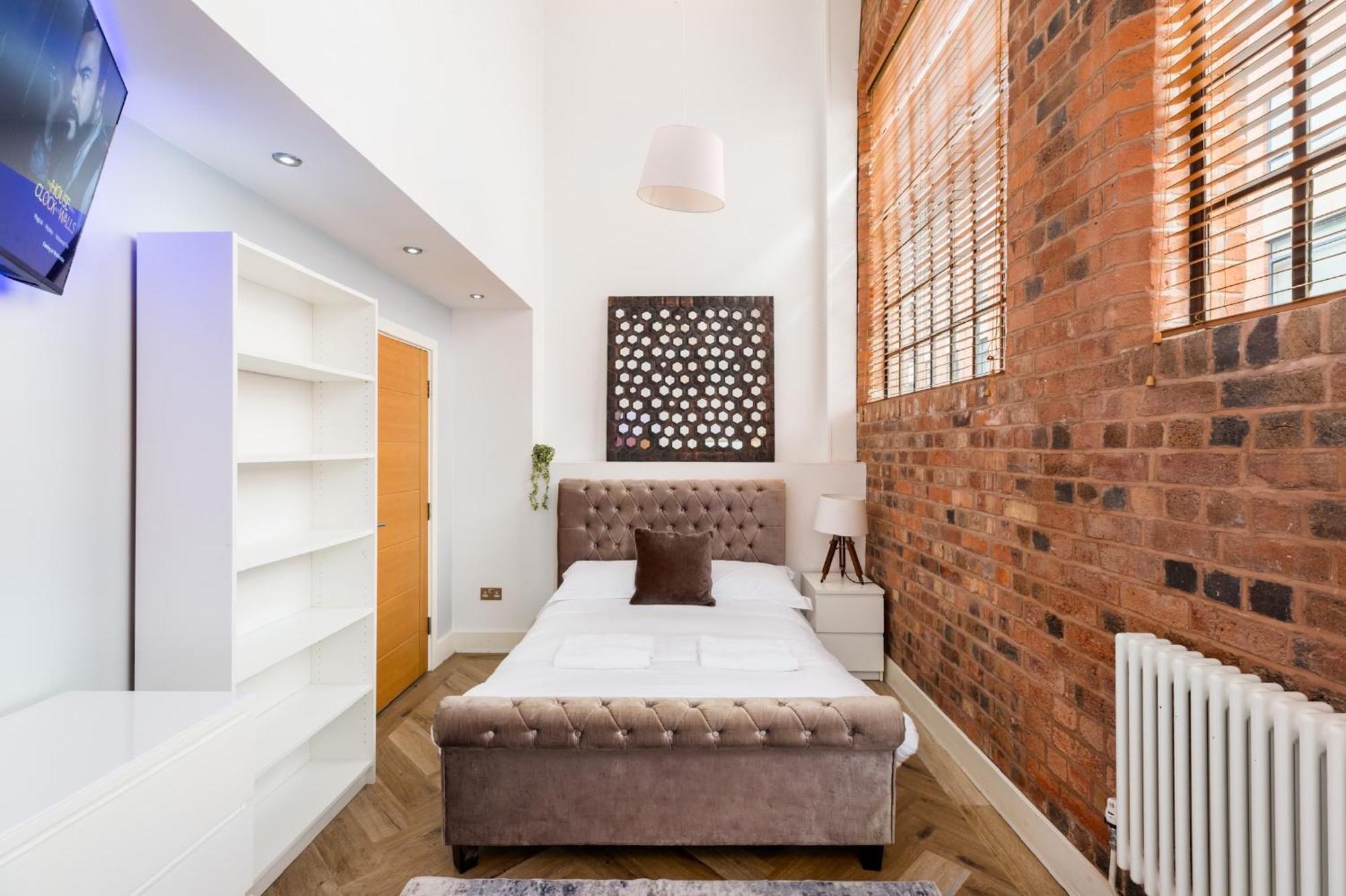 High End Luxury Townhouse In Jq, 4 Bedrooms, Flat Screen Tv In Rooms, Free Parking, Near Centre Deposit Required Сasa de vacaciones Birmingam