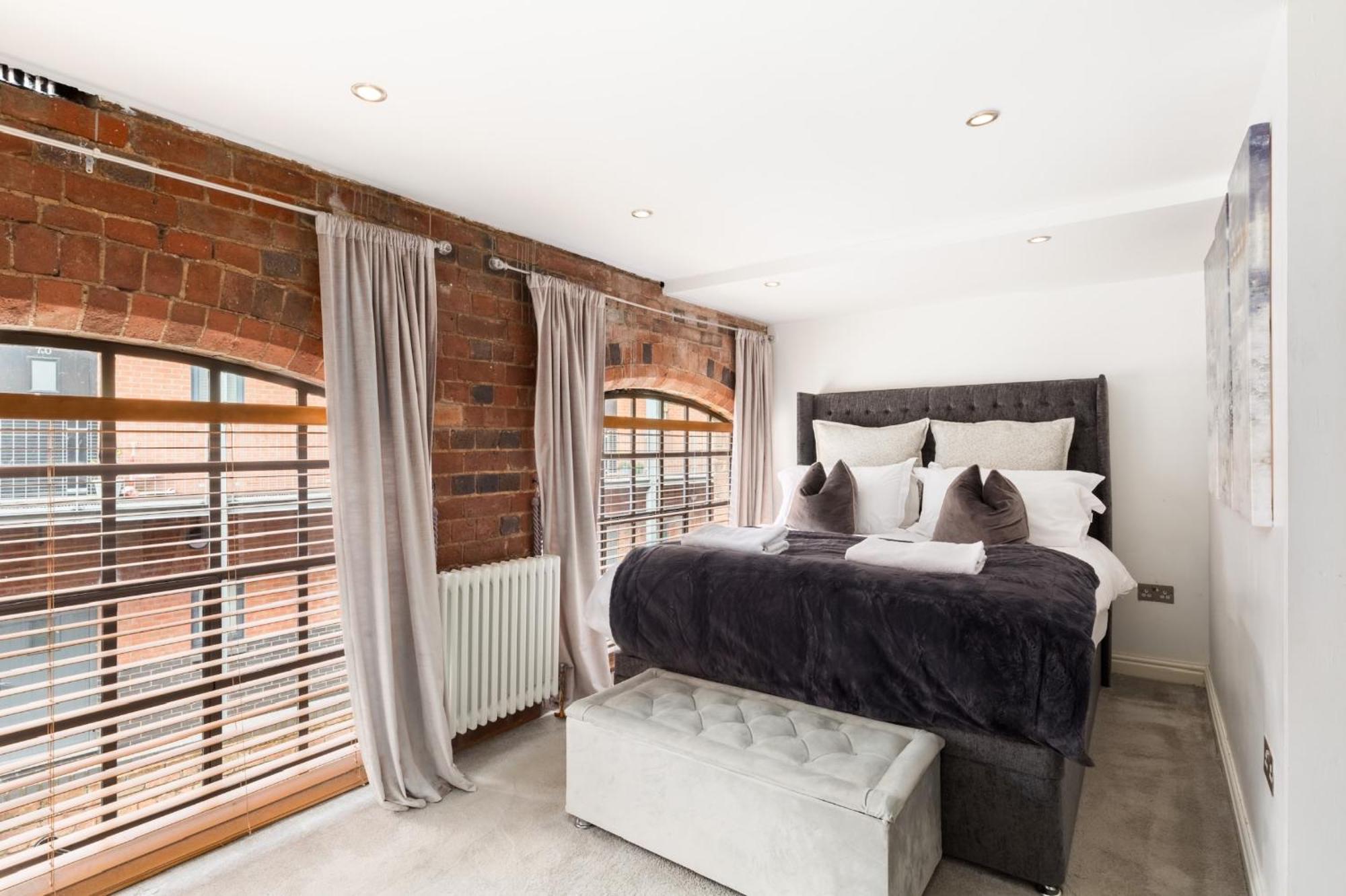 Сasa de vacaciones High End Luxury Townhouse In Jq, 4 Bedrooms, Flat Screen Tv In Rooms, Free Parking, Near Centre Deposit Required