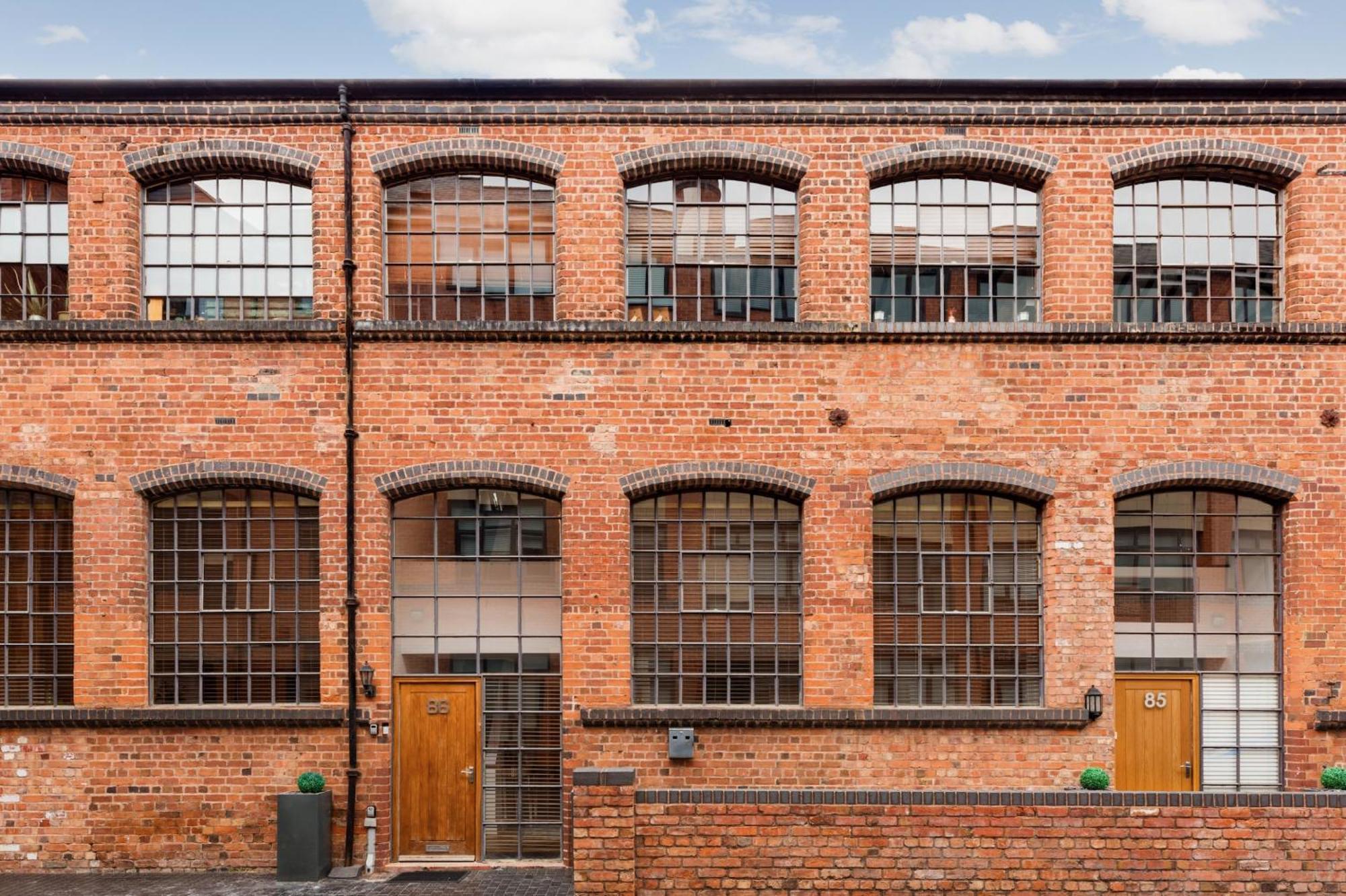 High End Luxury Townhouse In Jq, 4 Bedrooms, Flat Screen Tv In Rooms, Free Parking, Near Centre Deposit Required * Birmingam