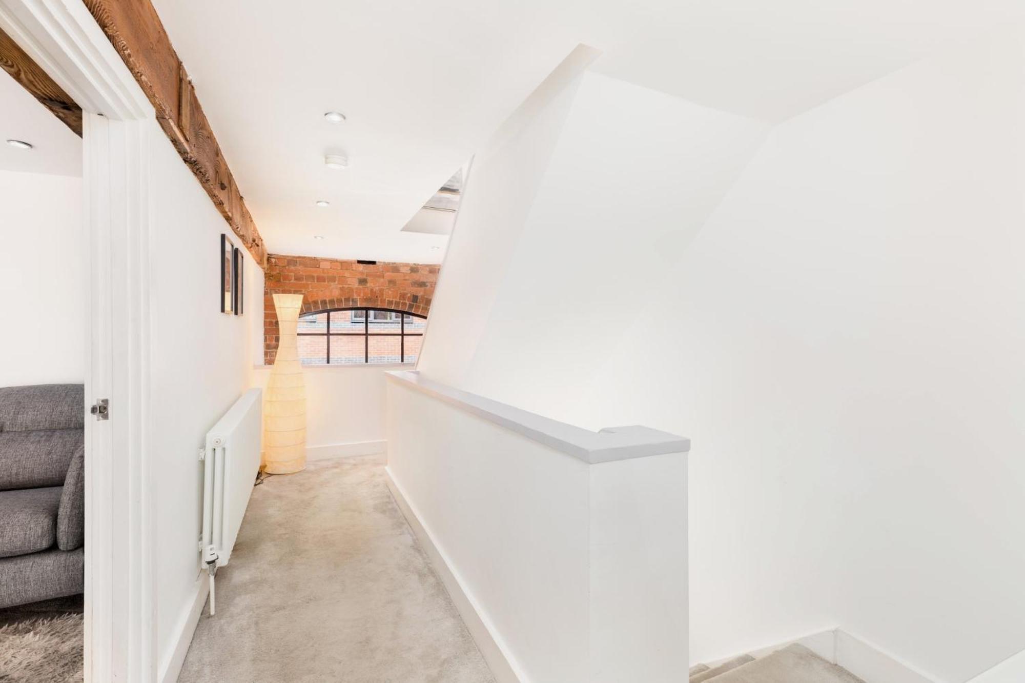 Сasa de vacaciones High End Luxury Townhouse In Jq, 4 Bedrooms, Flat Screen Tv In Rooms, Free Parking, Near Centre Deposit Required Birmingam